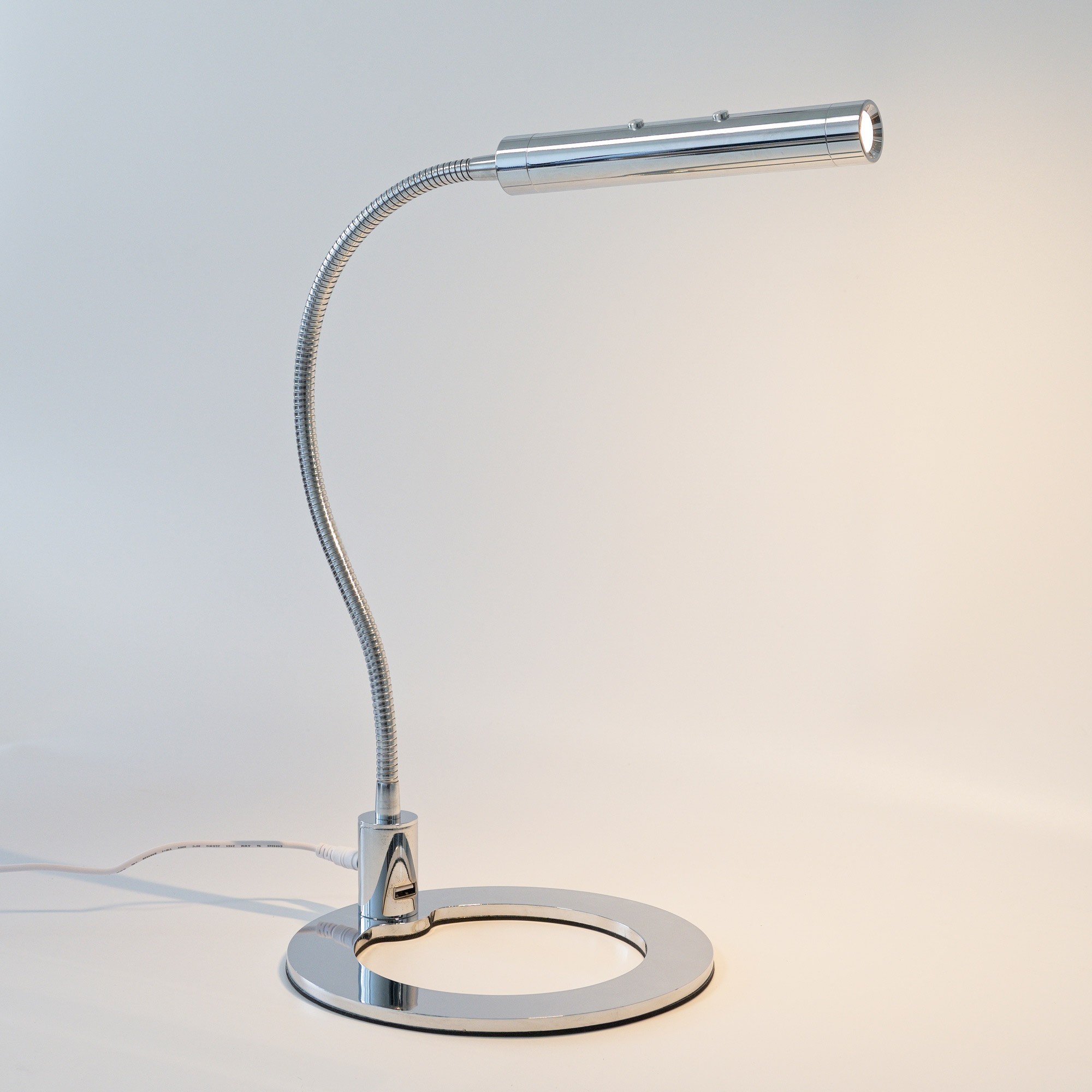 LED bureaulamp leeslamp twee vlammen met usb lader